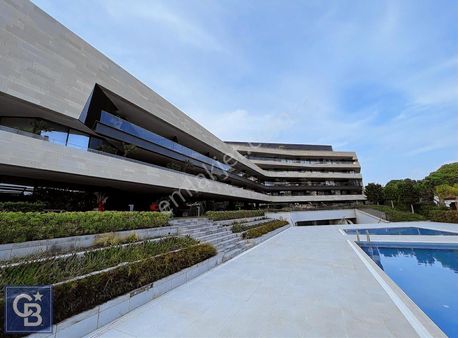 Çeşme Folkart Blu'da Bahçeli Denize Sıfır Suit