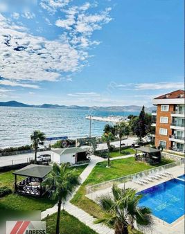 Güllük Balıkçı Kasabasında Deniz Manzaralı Satılık Dubleks Daire