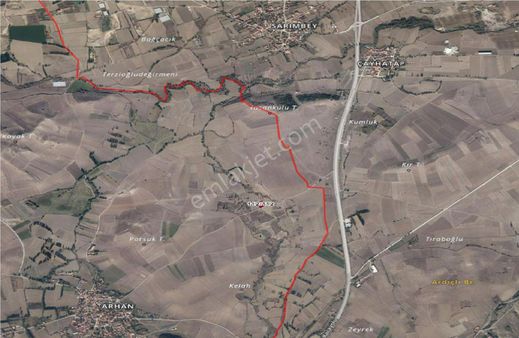 Çorum Ankara Kara Yolunda Kınık Yol Ayrımında Bir Parsel Var Ankara Yoluna