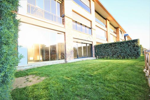 Edremit'in En Prestijli Sitesinde 4+1 Bahçe Katı Lüks Daire