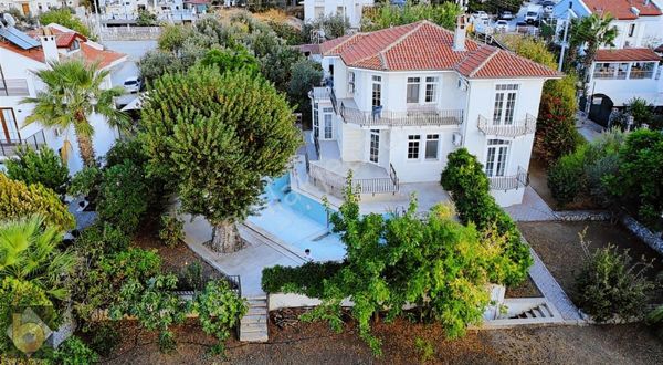 Fethiye Ölüdeniz De Satılık 1dönüm İçinde 4+1 Satılık Villa