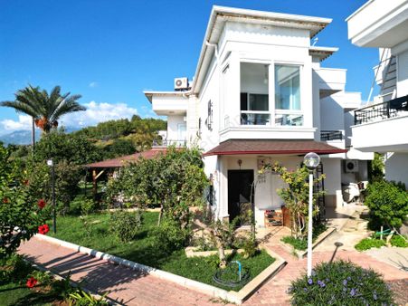 Demirtaş Sahilkent Sitelerinde Satılık 2+1 Villa – Eşsiz Bir Tatil Keyfi