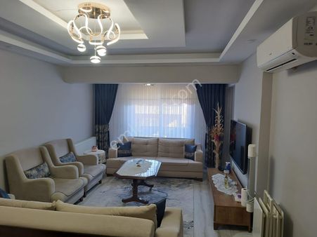 Yeni Mahallede Ara Kat Geniş Satılık Daire