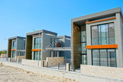 Girne Alsancak'ta Dağ Ve Deniz Manzaralı Lüx Satılık Yenı 4+1 Villa !!