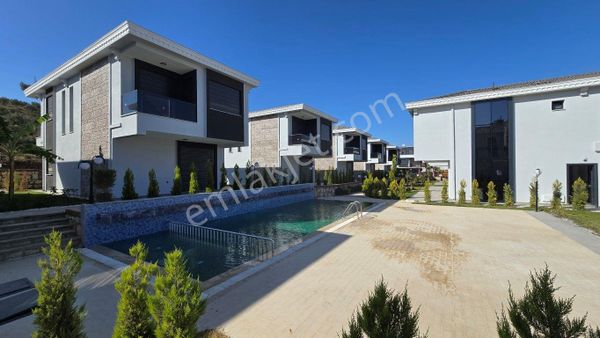 Didimde Plaja 800 Mt Mesafede Havuzlu Sitede Satılık Müstakil Villalar