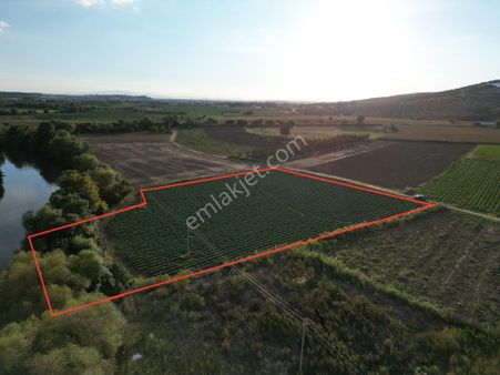 Bursa Karacabey'de Yolu Olan Köye Yakın Dikdörtgen 8444 M2 Tarla