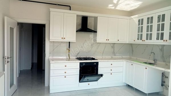 Şarkışla Hsk Rönesans Emlak^tan Hastene Karşısında Satılık 3+1 Daire