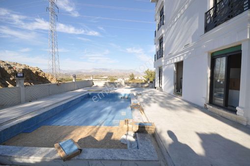 Sarılarda Satılık Uygun Lux 1.sınıf Butun Odalarda Klıma Var