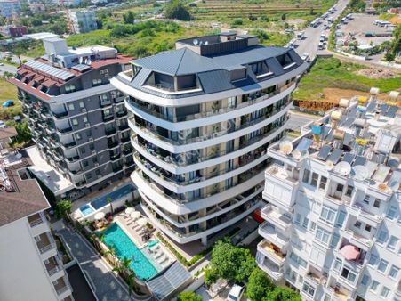 Alanya Merkez 1+1 75m2 Kale Manzaralı Full Aktiviteli Satılık Daire !!!