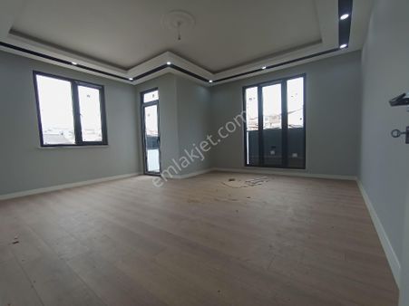 Sultan Gayrimenkul'den 3+1 Asansörlü Arakat Daire