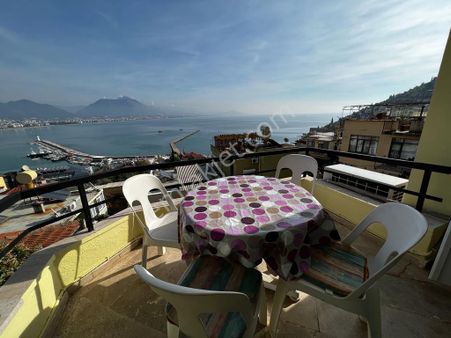 Alanya Kale'de İskele Ve Deniz Manzaralı Satılık 2+1 Daire