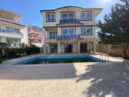 Didim Akbükte Satılık Malikane Tadında Müstakil Villa