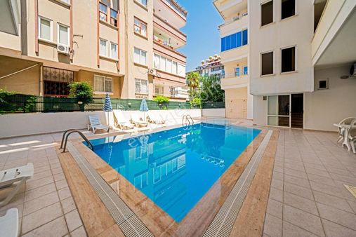Alanya 1+1 50m2 Eşyalı Merkezi Konumda Satılık Daire