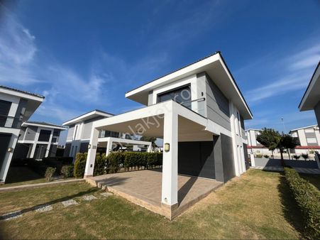 Kuşadası Güzelçamlı’da Muhteşem Bölgede 3+1 Satılık Villa