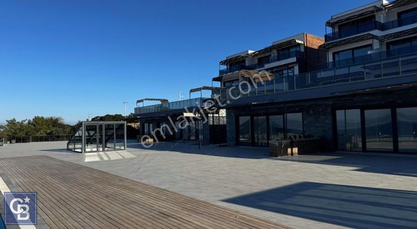 Çeşme Ayasaranda 'da Deniz Manzaralı Eşyalı Daire