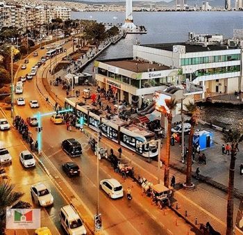 Karşıyaka Çarşı İçinde 85 M2 Köşe Konumlu Ticari Komple Bina