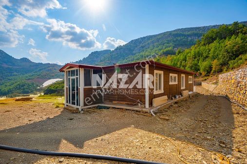 Alanya Fakırcalı Mahallesi’nde Satılık 8.322 M² Tarla Ve 3+1 Ev