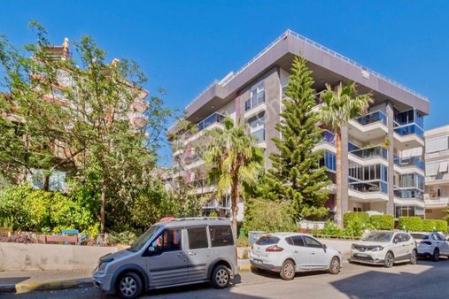 Alanya Merkezde Denize Yakın Butik Sitede Eşyalı 1+1 Daire