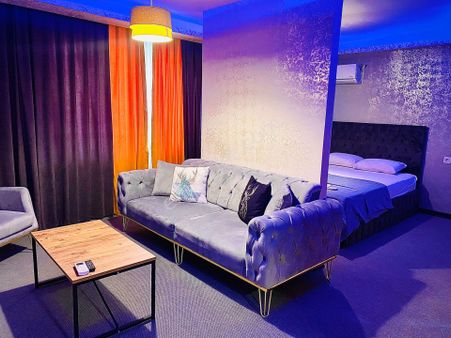 Karşıyaka Çarşı / İşbankası Sokağı Lüks 1+1süit Daireler //