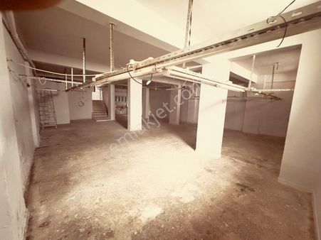 Zafer Yapı Gayrimenkulden Kiralık Dükkan 180m2 Sanayi Elektriği Mevcut Sultangazi Cebeci Mahde