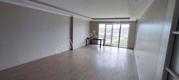 Büyükçekmece Pınartepede .cemtaş Sitesi Satılık 2+1 Havuzlu Daire