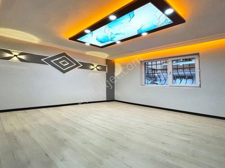 Elit İnşaattan Cadde Üzerinde Acil Satılık 2+1 Bahçeli Bahçekatı