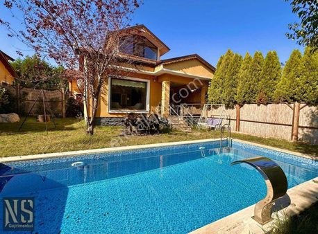 Sapanca Kırkpınar'da Müstakil Havuzlu Eşyalı Masrafsız Villa