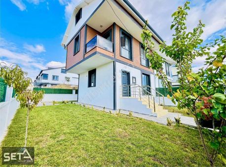 ▃▅▇seta Grup▇▅▃köşe Başı 6+1 Geniş Bahçeli Villa