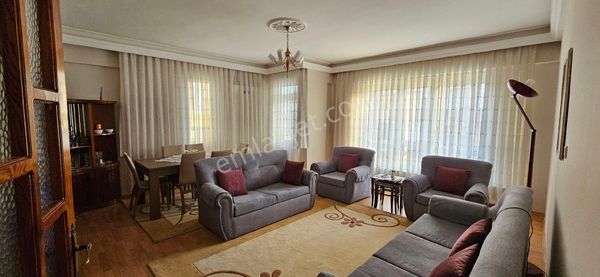 Eren Emlak'tan Denize 700 M² 2+1 Ayrı Mutfaklı Ara Kat Kaloriferli Daire