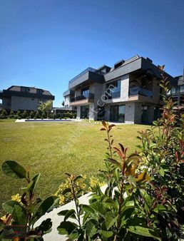 Gürpınar'da Deniz Manzaralı Lüks Villa