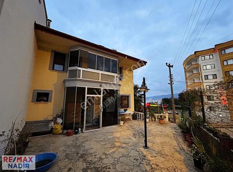 Remax Nadir'den Yalıköy'de Eşsiz Deniz Manzaralı Satılık Villa