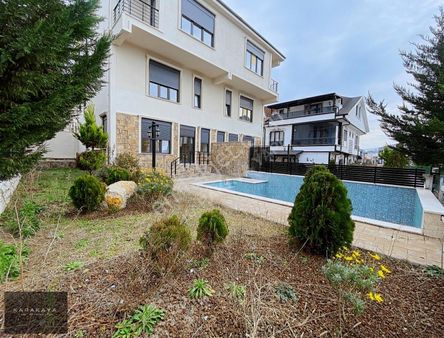 5+1 Geniş Bahçeli Havuzlu Ultralüks 1.sınıf İşçilik