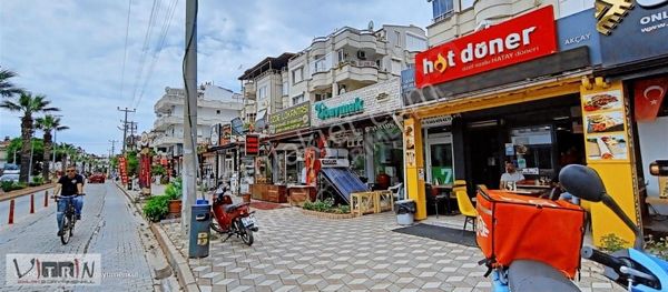 Vitrin Cumhuriyet Bulvarında Cadde Üzeri İşyeri