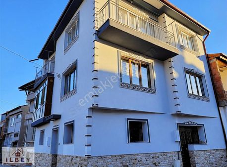 İlbey // Şuhut Gazipaşa Mh. Satılık 3 Katlı Komple Müstakil Bina