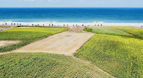 Yeniköyde Denize Sıfır Cadde Cephe Yeni Şehir Projesi İçinde