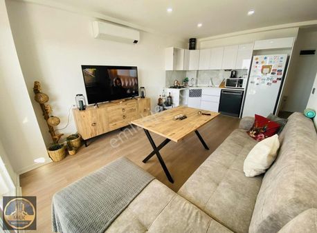 Akbük'te Deniz Manzaralı Full Eşyalı Havuzlu Sitede 2+1