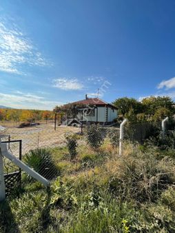 Akçadağ Ören'de Satılık Ev Ve Bahçe 13125 Metre Kare'dir