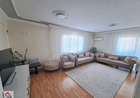 Gümüldür Merkez'de 3+1 Ebeveyn Banyolu Geniş Daire