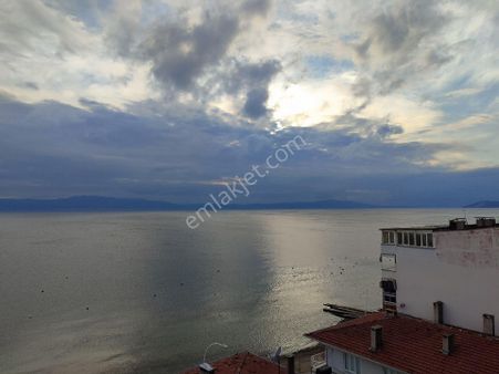 Gemlaktan Kumlada Denize Sıfır Masrafsız Satılık Daire