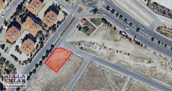 Ticari Arsa 1872 M2 Kapalı Alan