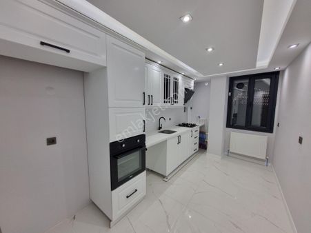 Çekmeköy Merkez Mahallesinde 120 M2 2+1 Giriş Kat Daire