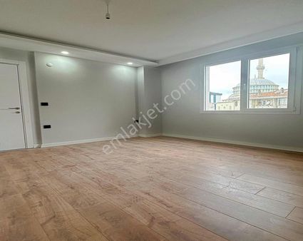 Büyükçekmece Merkez'de E5 Sahil Ve Marinaya 5 Dk Mesafede 2+1