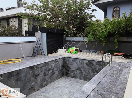 Sun Mimarlık'tan Mükemmel Konumda Havuzlu Geniş Bahçeli Villa