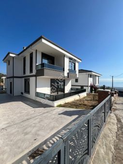 Altınoluk Avcılar Köy Mevki Tam Müstakil Villa /// Rota