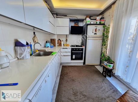 Sadeden Geniş Çift Cephe Arakat Satılık 2+1