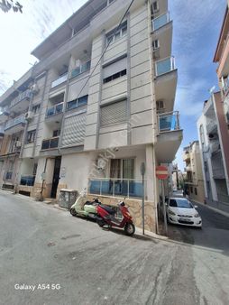 Kuşadası Türkmen Mahallesi Sahıle Yürume Mesafesınde Satılık 2+1