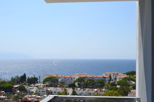 Kuşadası Kadınlar Denızıne 350 Mt Mesafede Denız Ve Sehır Manzaralı Havuzlu Sıtede Satılık