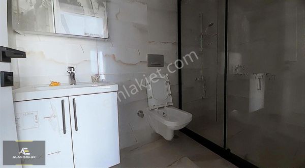 Alan Emlak; Tramvaya Cephe Bina, Çobanlı Tramvay Durağına 200m.