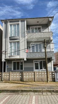 T.dağ Muratlı Muradiye Mah.de Merkezi Konumda Her Biri (3+1) Olan 3 Kat Daire Komple Satılıktır.