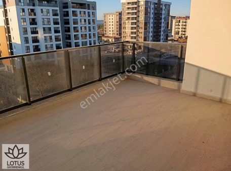 Westpark Geniş Havuzlu Daireler